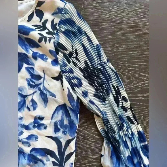 Talbots Blue White Floral Top Long Sleeve Size XS Lightweight 100% Polyester NWT - Picture 2 of 6